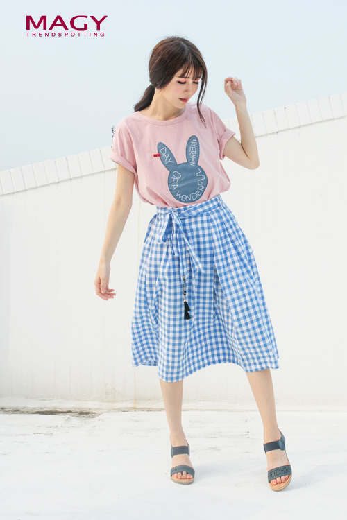 MAGY 休閒渡假風 寬版幾何簍空牛皮厚底涼鞋-藍色