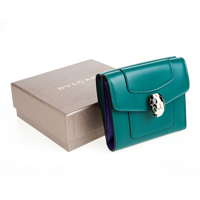 BVLGARI 寶格麗Serpenti系列小牛皮琺瑯蛇頭釦環對折短夾 (祖母綠)
