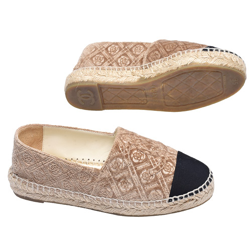 CHANEL 經典Espadrilles滿版山茶花絨布鉛筆鞋(淺棕)