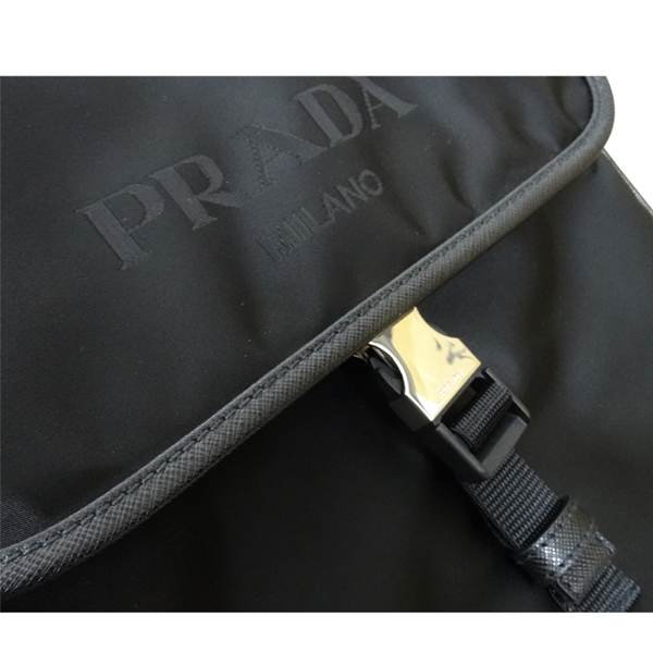 PRADA 尼龍扣式斜背包(黑色)