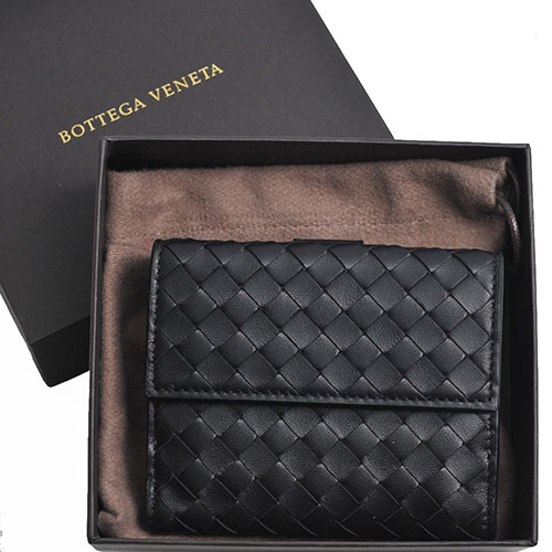 BOTTEGA VENETA 經典編織小羊皮零錢袋雙釦短夾(黑/4卡)