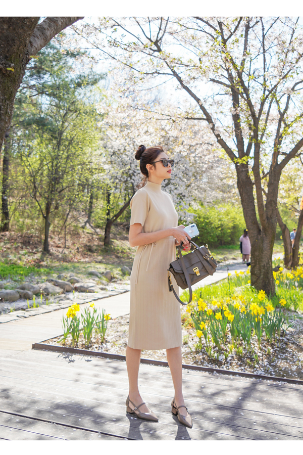 D AF 摩登女伶．尖頭V口美形低跟鞋＊灰