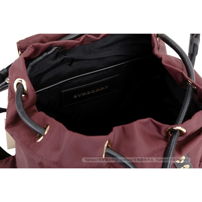 BURBERRY The Rucksack 小型尼龍斜背式軍旅背包(酒紅色)