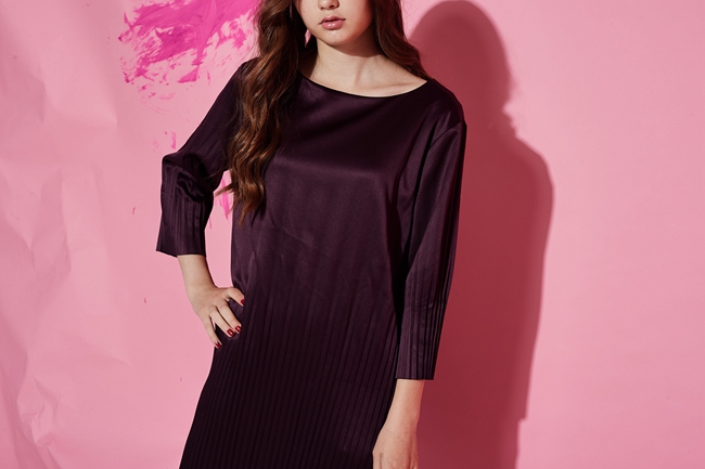 ICHE 衣哲 設計款下襬高壓細摺造型禮服洋裝-紫紅