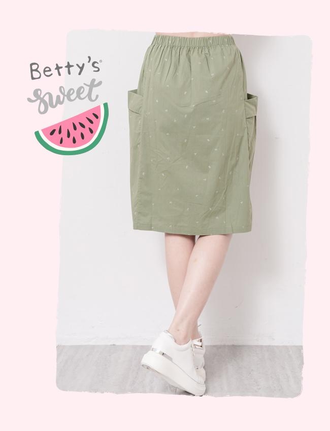 betty’s貝蒂思　雙口袋印字母輕巧裙(綠色)