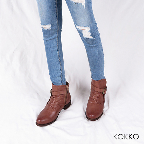 KOKKO-極致品味真皮抓皺平底短靴-焦糖拿鐵