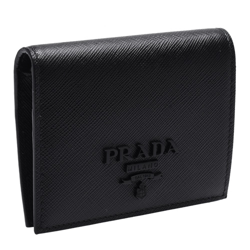 PRADA SAFFIANO SHINE系列黑色浮雕LOGO防刮牛皮暗釦短夾(黑)