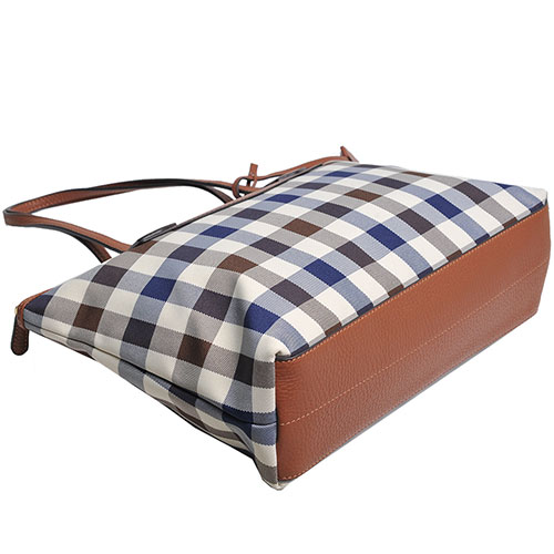 Aquascutum 品牌格紋A字造型吊飾手提肩背購物包(咖啡色邊)