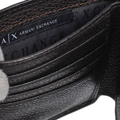 ARMANI EXCHANGE 經典荔枝壓紋品牌金屬LOGO卡片零錢短夾(深咖啡)