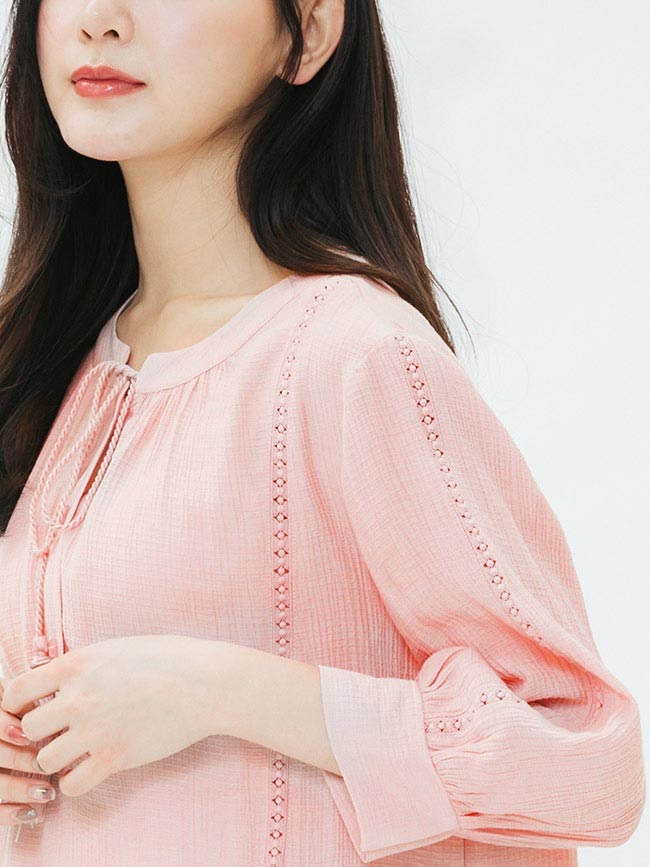 H:CONNECT 韓國品牌 女裝-流蘇綁結刺繡上衣-粉