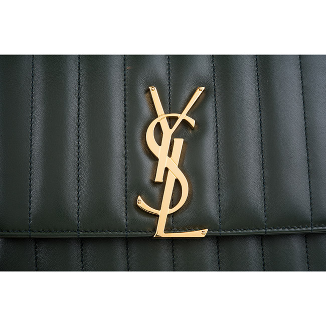 YSL新款VICKY Monogram金屬Logo直條紋縫線羊皮斜背/肩背包 (墨綠)