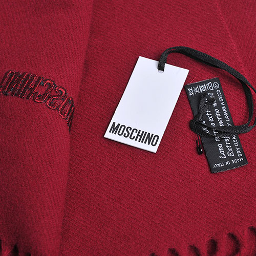 MOSCHINO 義大利製美麗諾羊毛字母LOGO刺繡寬版披肩/圍巾(酒紅)