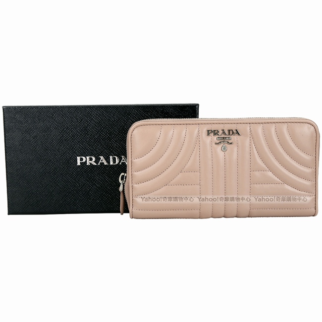 PRADA Diagramme 絎縫小牛皮拉鍊長夾(駝色)