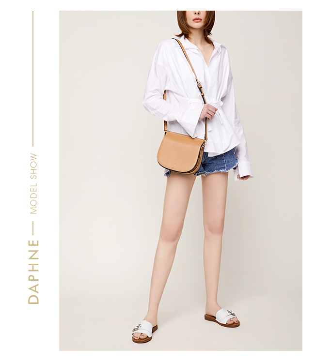 達芙妮DAPHNE 涼鞋-幾何車線拚接皮帶方扣造型舒軟平底拖鞋-白色