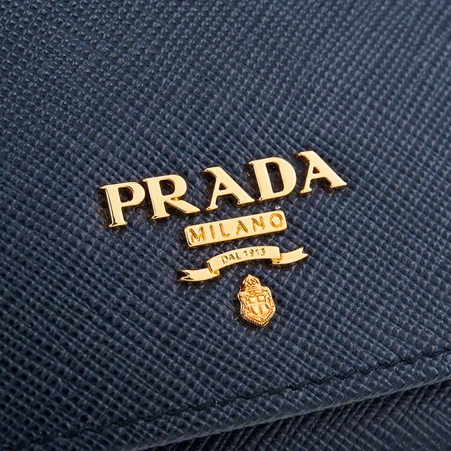 PRADA 經典浮雕金字LOGO十字紋防刮牛皮扣式三折短夾 (深藍)