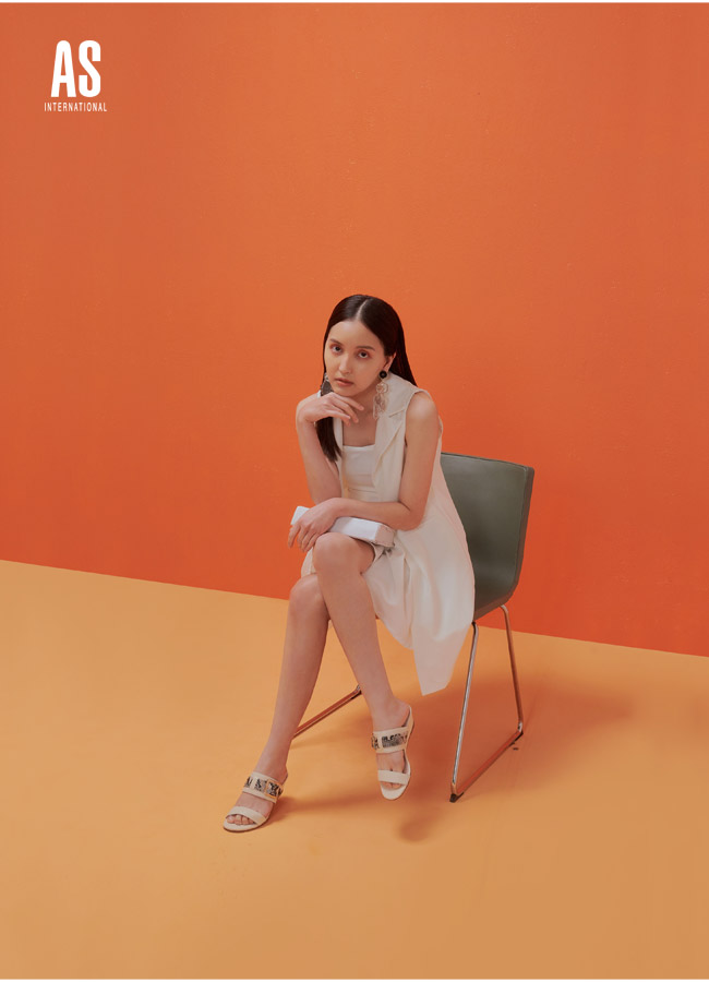 拖鞋 AS 金屬風異材質拼接牛皮楔型低跟拖鞋－米