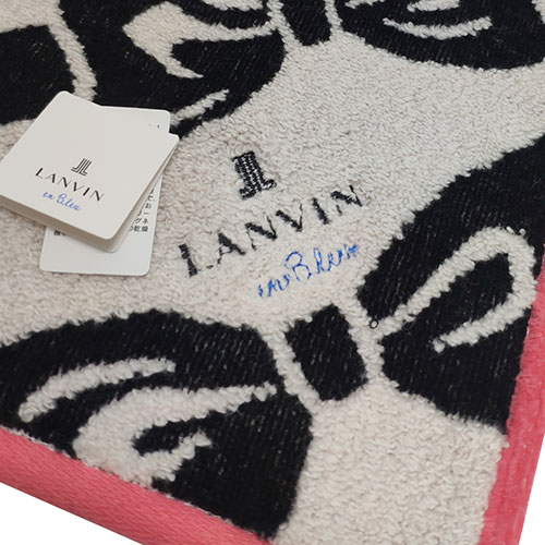 LANVIN en bleu 蝴蝶結圖騰品牌LOGO刺繡小方巾(粉紅邊)