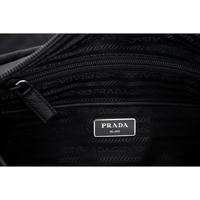 PRADA 經典三角LOGO金牌雙釦式翻蓋拉鍊斜背包 (黑色)