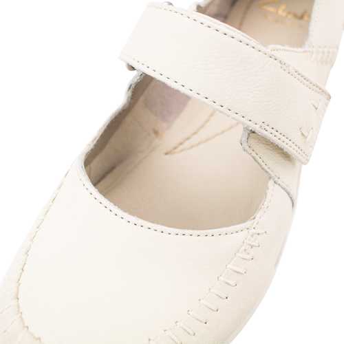 Clarks Tri Amanda 女休閒鞋 米白