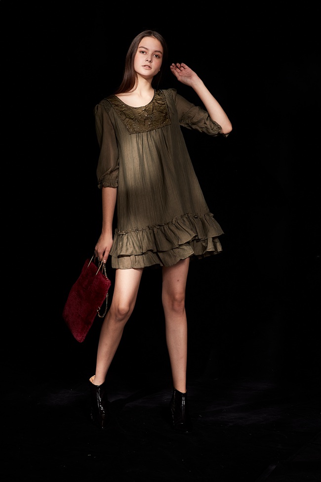 Hana+花木馬 微甜荷葉蛋糕疊層拼接設計造型洋裝(兩色)-草木綠