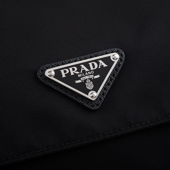 PRADA 經典三角LOGO金牌雙釦式翻蓋拉鍊斜背包 (黑色)