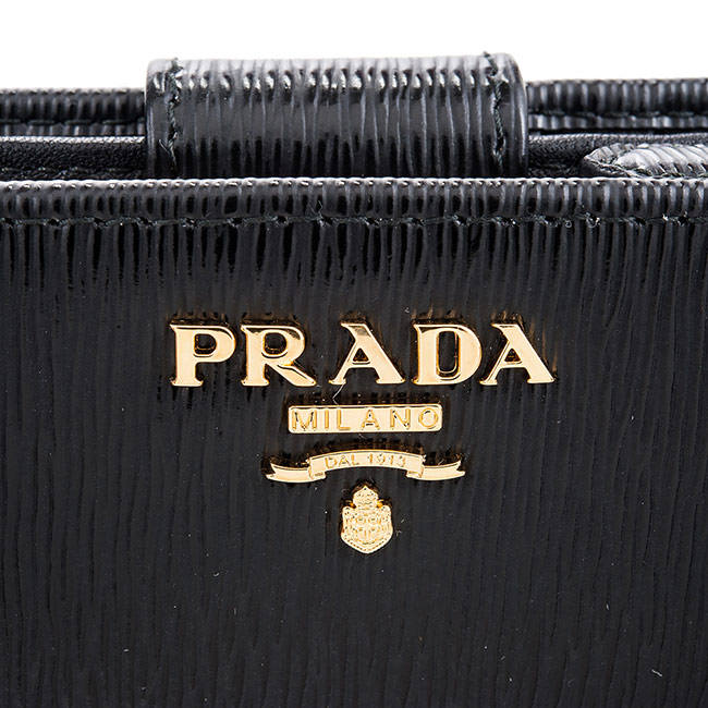 PRADA 經典Saffiano水波直紋牛皮釦式中夾 (黑色)