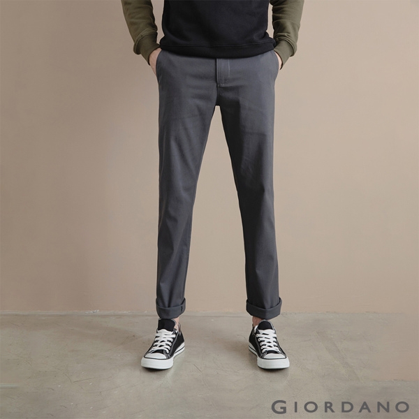 GIORDANO 男裝基本款錐形彈力卡其長褲 - 03 標誌灰