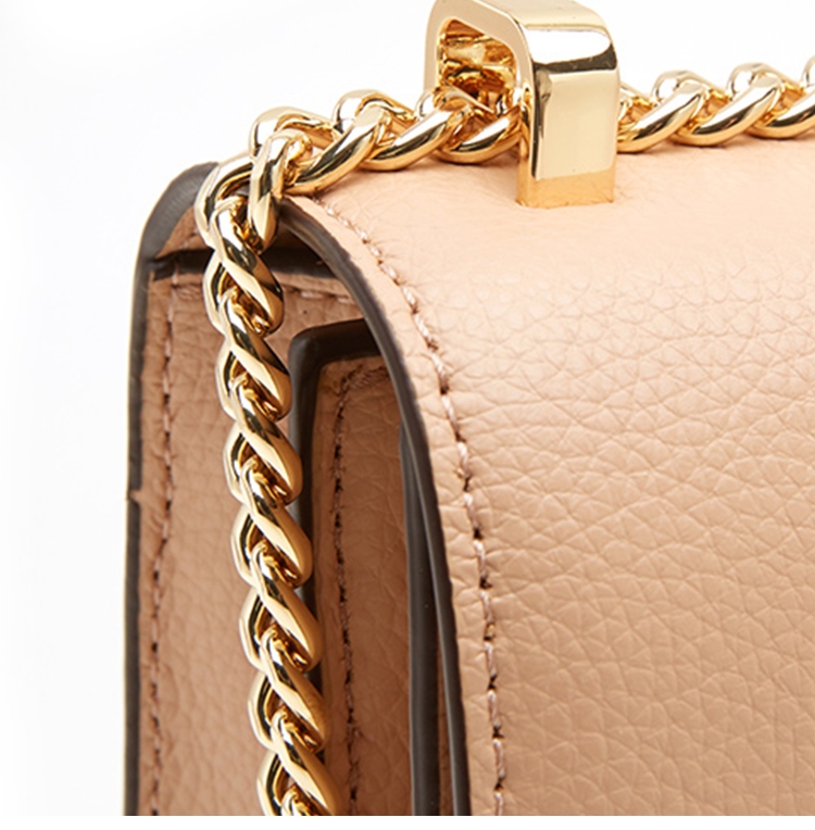 DKNY LOGO金屬鎖頭鍊條斜背包 金