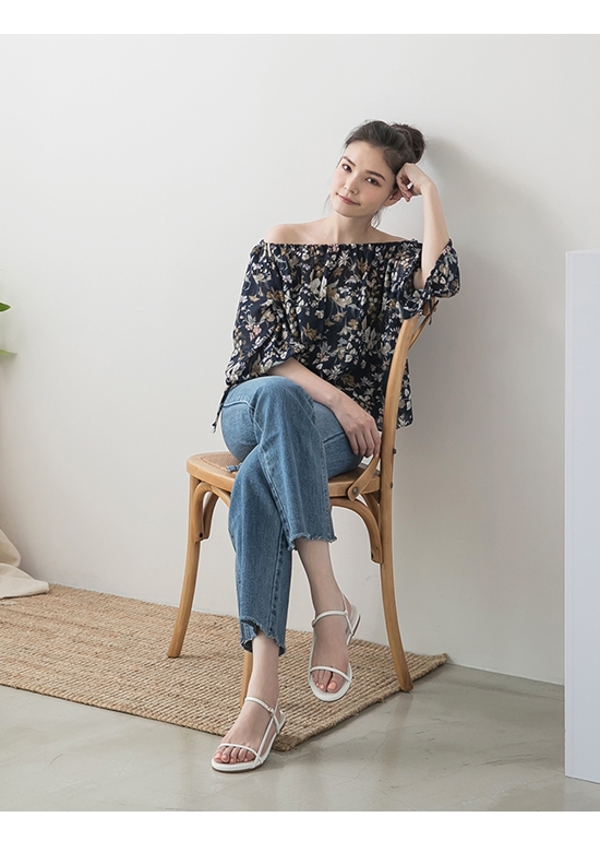 D+AF 清新獨特．一字側線繫踝平底涼鞋＊白