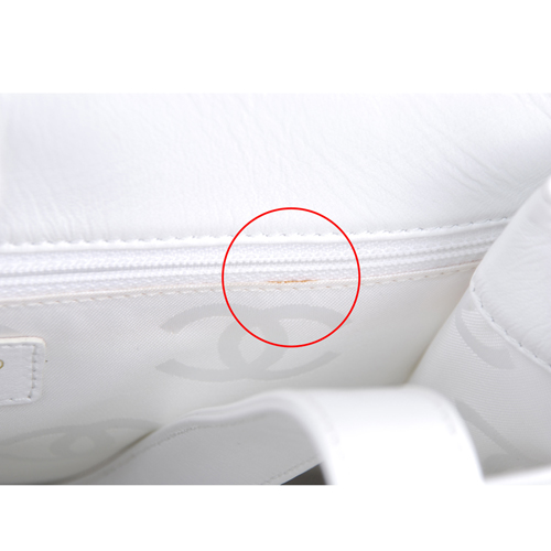 CHANEL 經典雙C LOGO漆皮手提包(白)-展示品