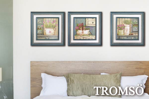 TROMSO寧靜藍風格框中框畫 三聯式-海岸花鄉
