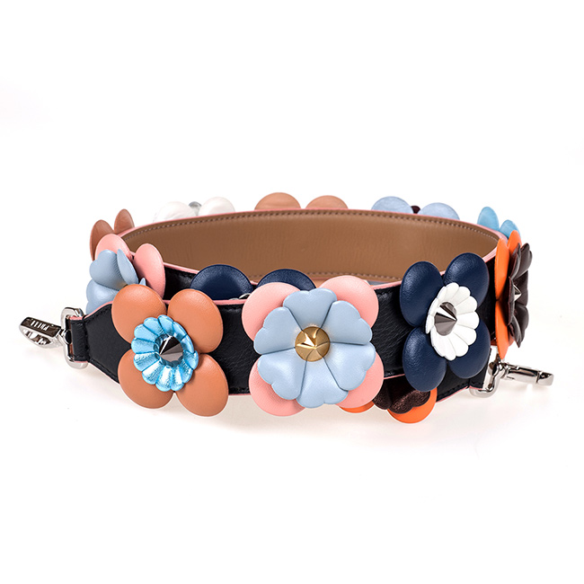 FENDI strap you系列立體雕花朵皮革銀釦肩背帶