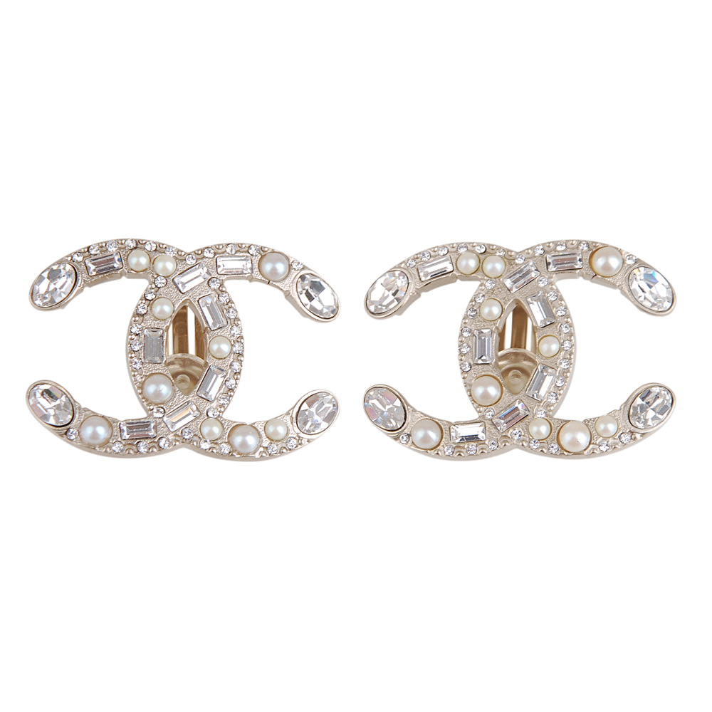 CHANEL 經典大雙C LOGO珠珠搭配鑲鑽水晶夾式耳環(金)