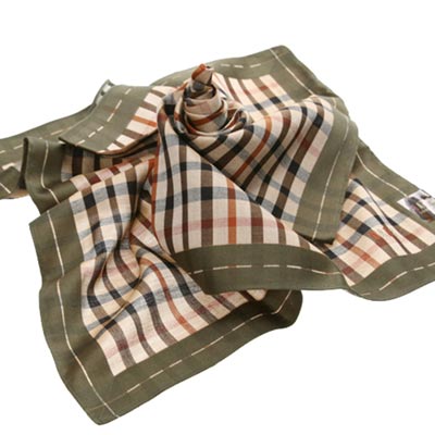 DAKS 經典格紋logo刺繡帕領巾(墨綠邊)