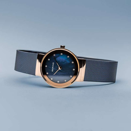 BERING丹麥精品手錶 晶鑽米蘭帶系列 珍珠母貝錶盤 北歐藍x玫瑰金 小錶面26mm