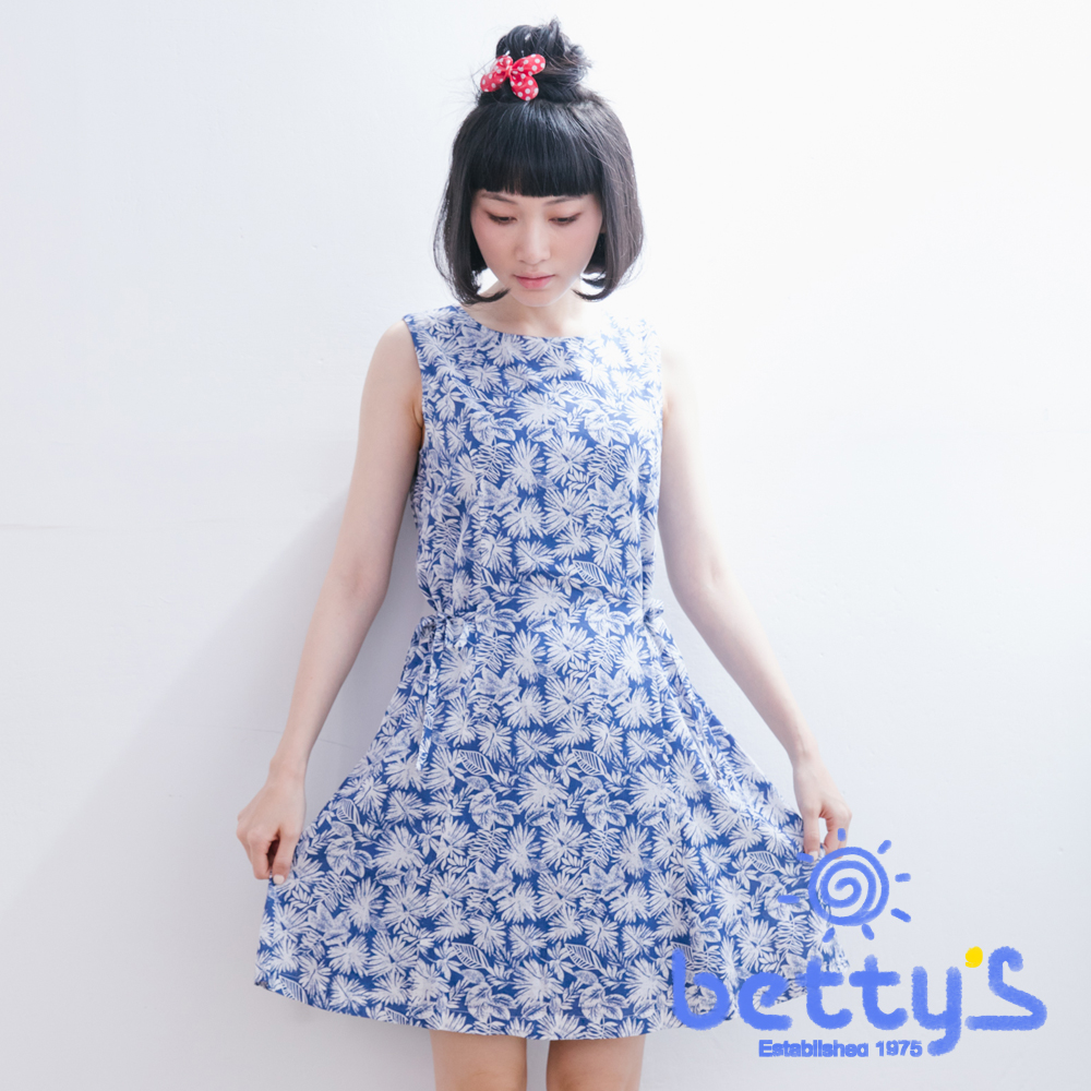 betty’s貝蒂思　滿版花草圖案腰間綁帶無袖洋裝(藍色)