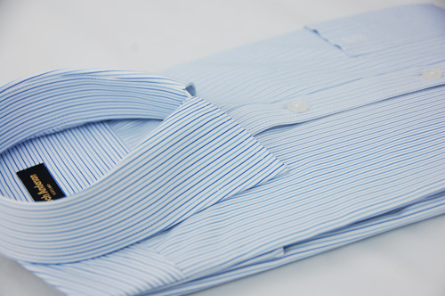 金‧安德森 白底藍條紋窄版短袖襯衫