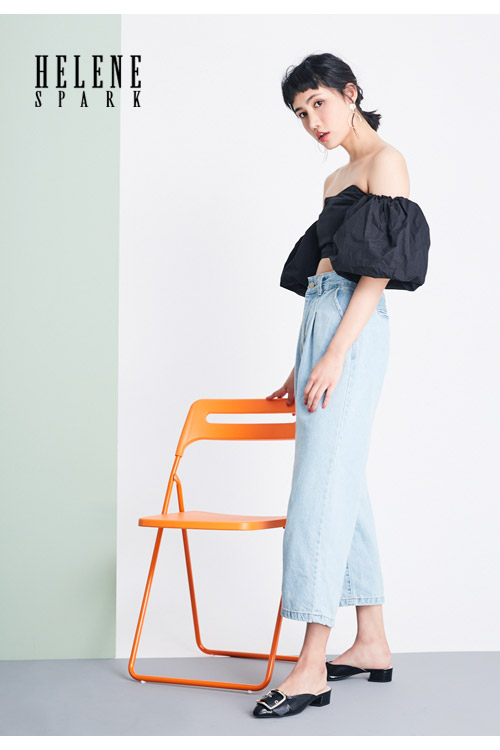 拖鞋 HELENE SPARK 時尚金屬大飾釦設計蛇紋牛皮尖頭低跟拖鞋－黑