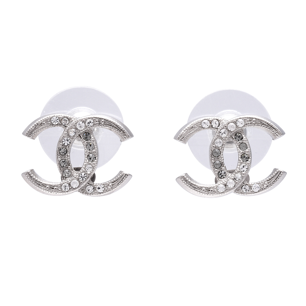 CHANEL 杜拜度假系列月牙造型雙C雙色水鑽鑲嵌穿式耳環(迷你-銀)