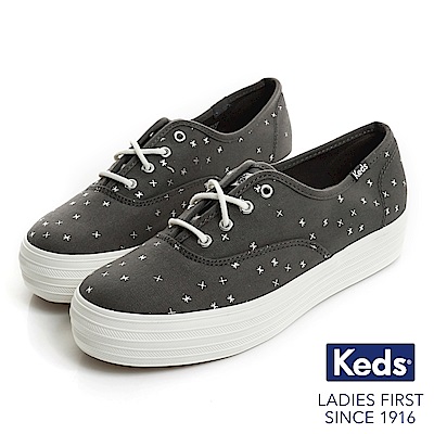 Keds TRIPLE 燙金圖騰厚底綁帶休閒鞋-深灰石