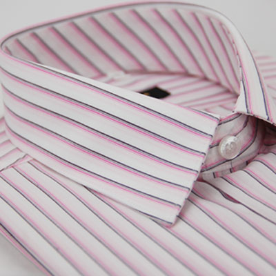 金‧安德森 白底粉色線條短袖襯衫