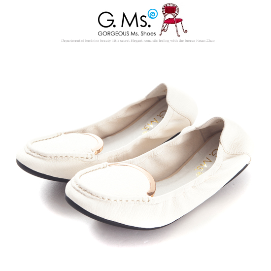 G.Ms.輕旅行-全真皮典雅金屬飾釦折疊豆豆鞋-柔美白