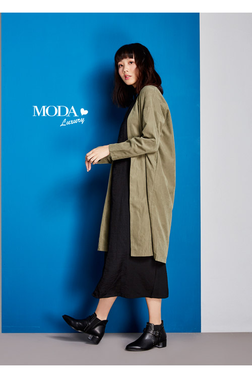 短靴 MODA Luxury 率性鉚釘繞帶尖頭粗跟短靴－黑