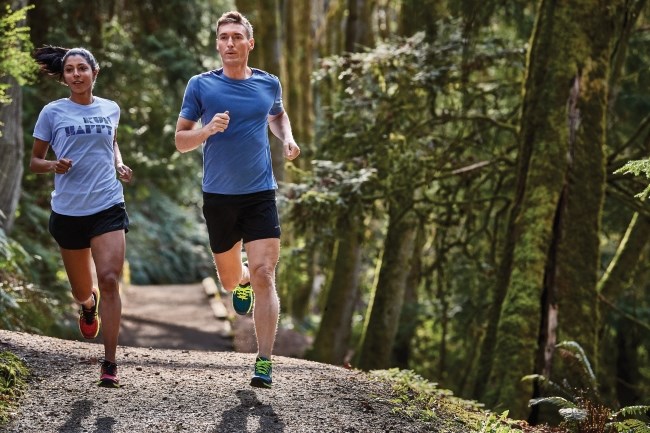 BROOKS 女 運動圓領背心(221066697)