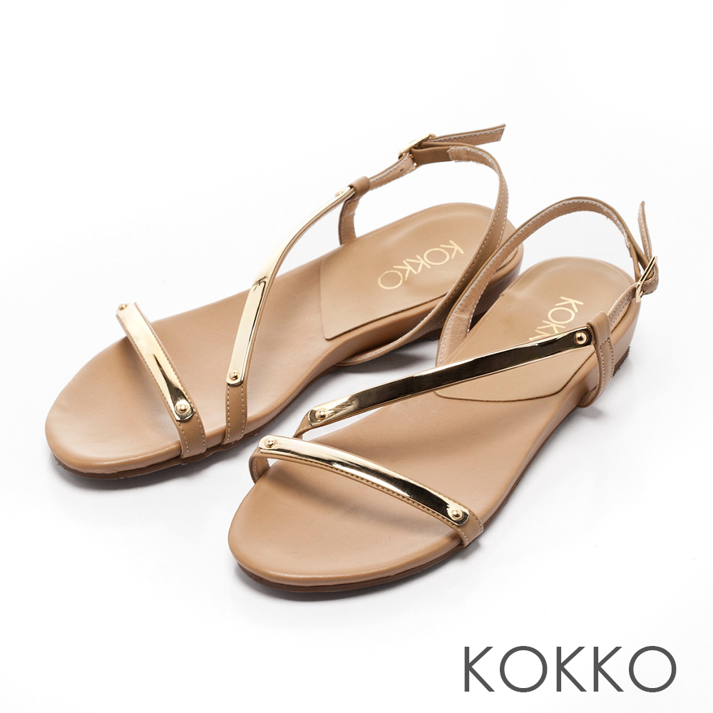 KOKKO-柔美曲線金屬光真皮平底涼鞋-質感棕