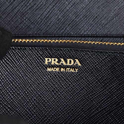 PRADA金三角LOGO鐵牌防刮牛皮釦式長夾(黑)