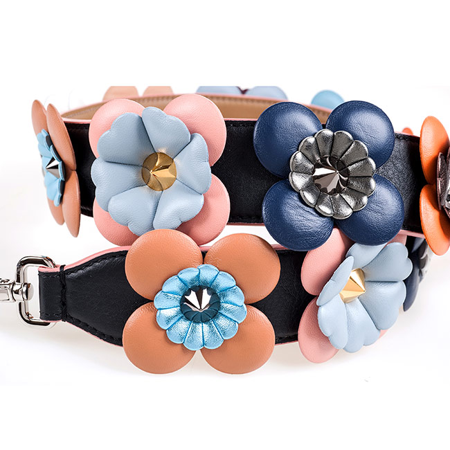 FENDI strap you系列立體雕花朵皮革銀釦肩背帶