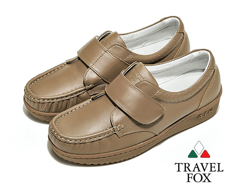 Travel Fox(女)午後散步 超軟牛皮舒適熟齡粘扣旅狐休閒鞋 - 舒服棕