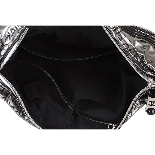 CHANEL Unlimited無設限系列輕防水帆布拉鍊斜背包(銀)