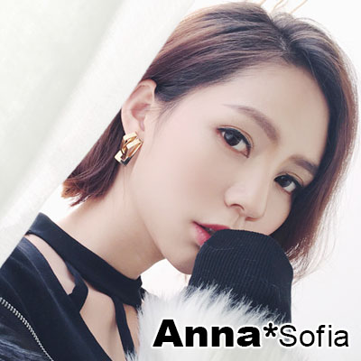 AnnaSofia 幾何長條空線摺疊 大型耳針耳環(金系)